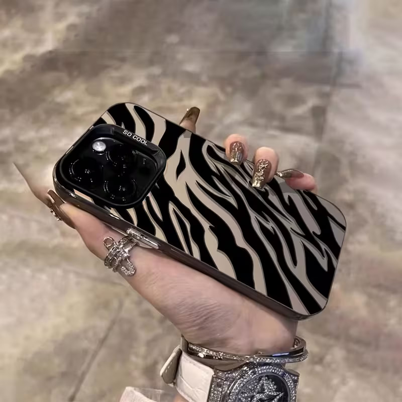 Zebra Desenli Siyah Gelişmiş I - Apple Iphone 15 Pro Max incelemesi ve fiyatı